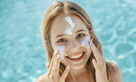 Applying-sunscreen-002