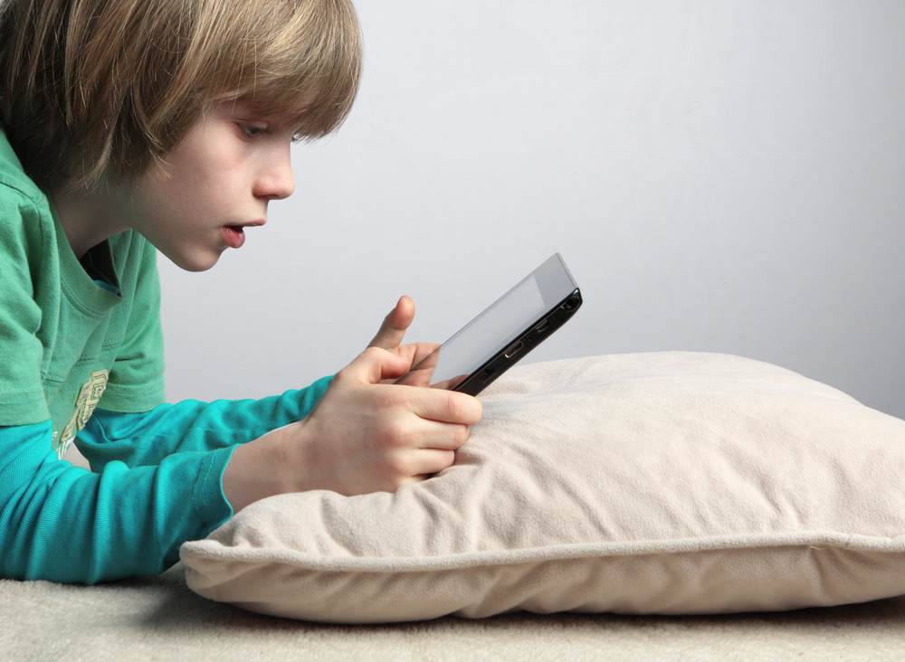 boy-tablet-reading